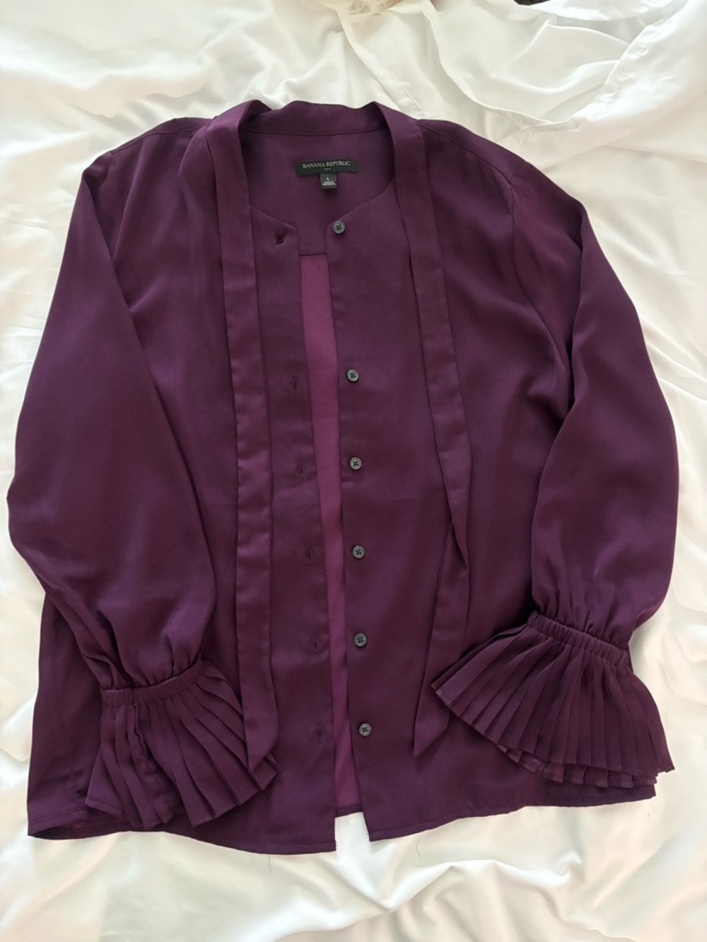 !!WORN ONCE!!    Banana Republic Women's Plum Button-Front Blouse